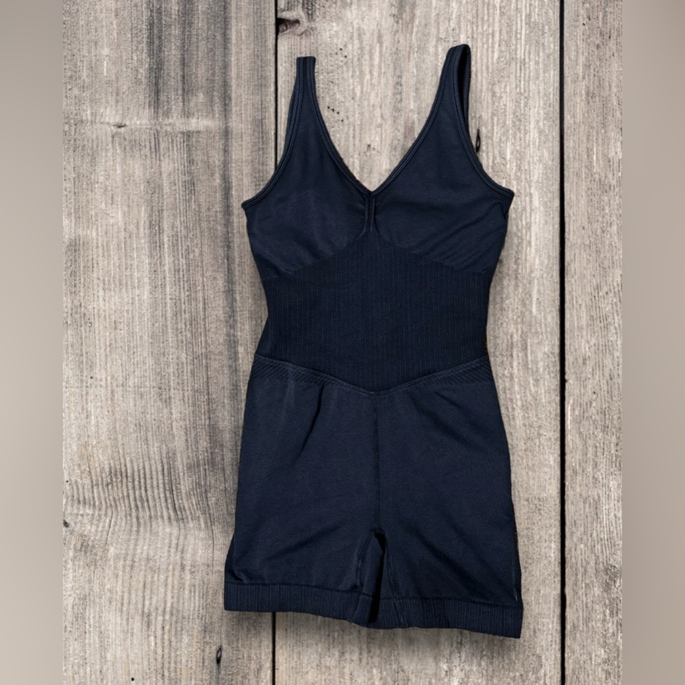 NWOT Joylab seamlesss crossback activewear